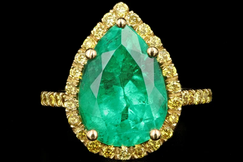 New 18k Yellow Gold 5.92 Carat Colombian Emerald and Vivid Yellow Diamond Ring